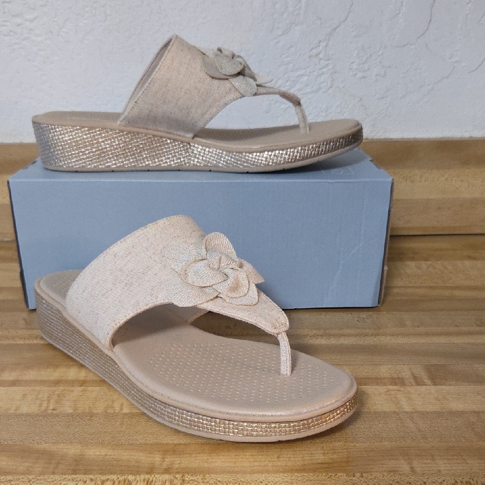NWT " Life Stride" Bloom Woman's Wedge Sandal Size 10M